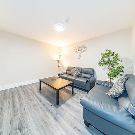 Ryan Air I Bnb - Huge 4 Bedroom House With Free Parking Liverpool Buitenkant foto