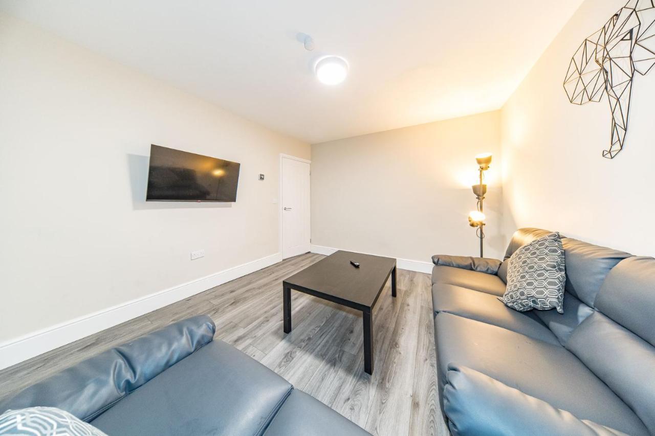 Ryan Air I Bnb - Huge 4 Bedroom House With Free Parking Liverpool Buitenkant foto