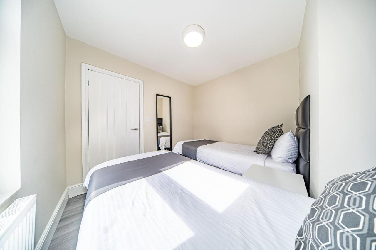 Ryan Air I Bnb - Huge 4 Bedroom House With Free Parking Liverpool Buitenkant foto