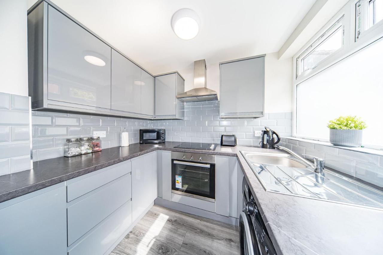 Ryan Air I Bnb - Huge 4 Bedroom House With Free Parking Liverpool Buitenkant foto