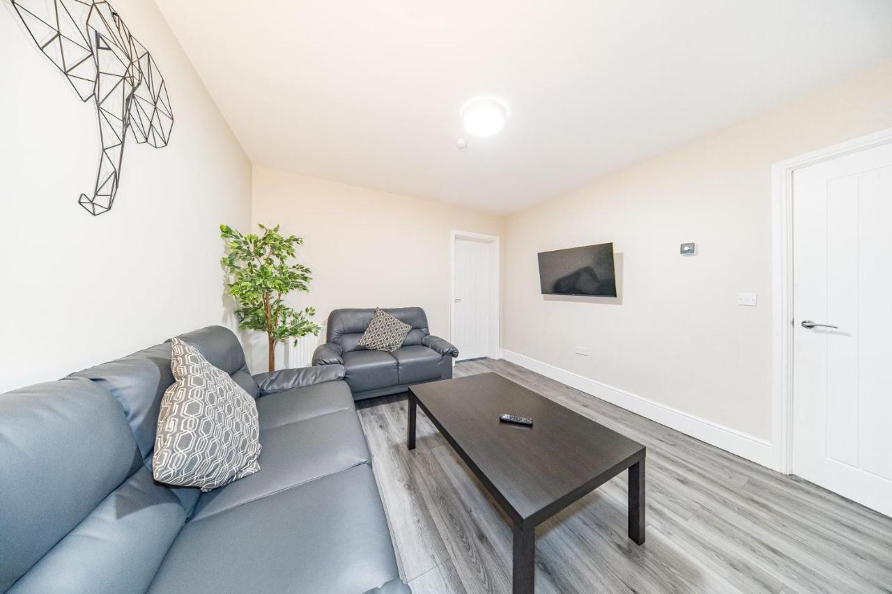 Ryan Air I Bnb - Huge 4 Bedroom House With Free Parking Liverpool Buitenkant foto