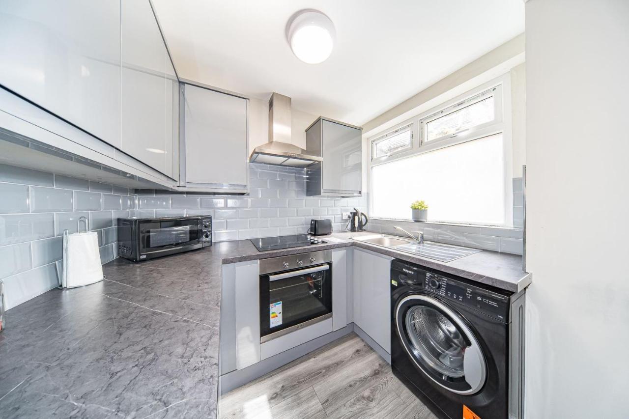 Ryan Air I Bnb - Huge 4 Bedroom House With Free Parking Liverpool Buitenkant foto