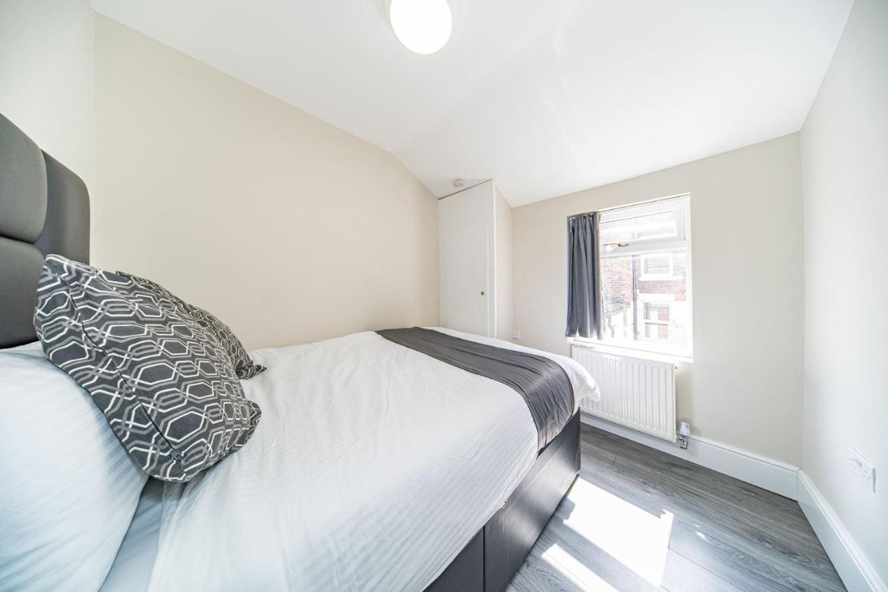 Ryan Air I Bnb - Huge 4 Bedroom House With Free Parking Liverpool Buitenkant foto