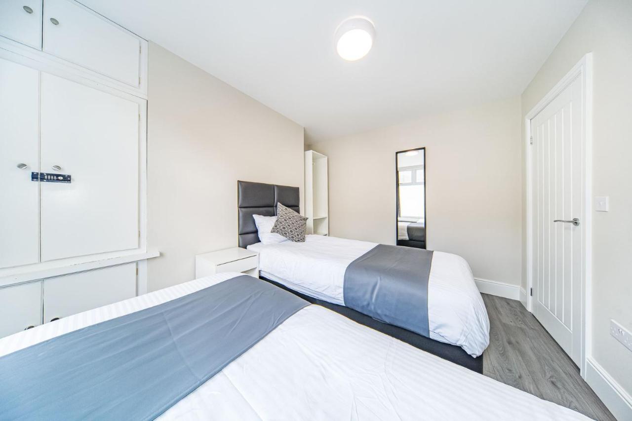 Ryan Air I Bnb - Huge 4 Bedroom House With Free Parking Liverpool Buitenkant foto