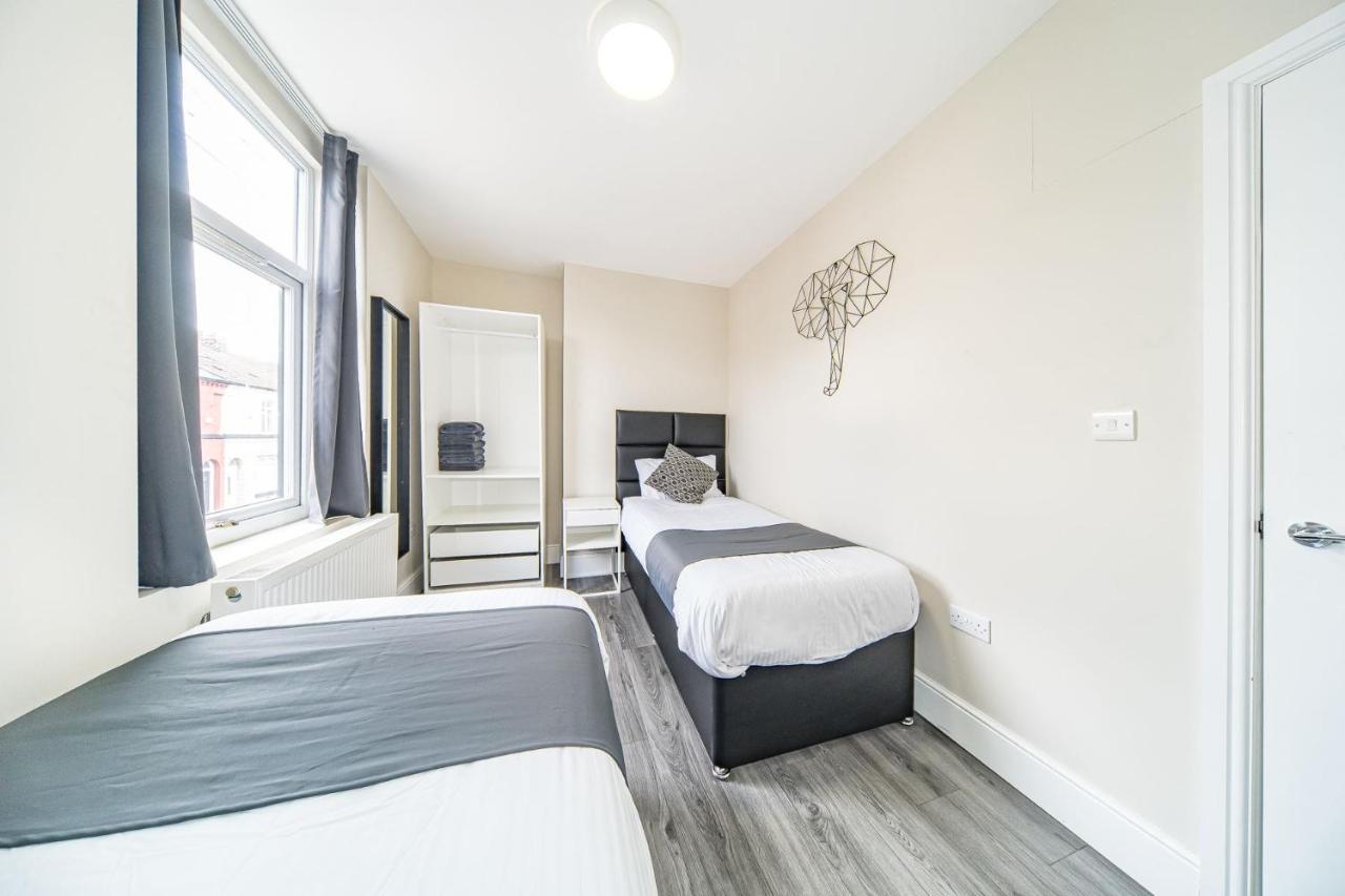 Ryan Air I Bnb - Huge 4 Bedroom House With Free Parking Liverpool Buitenkant foto