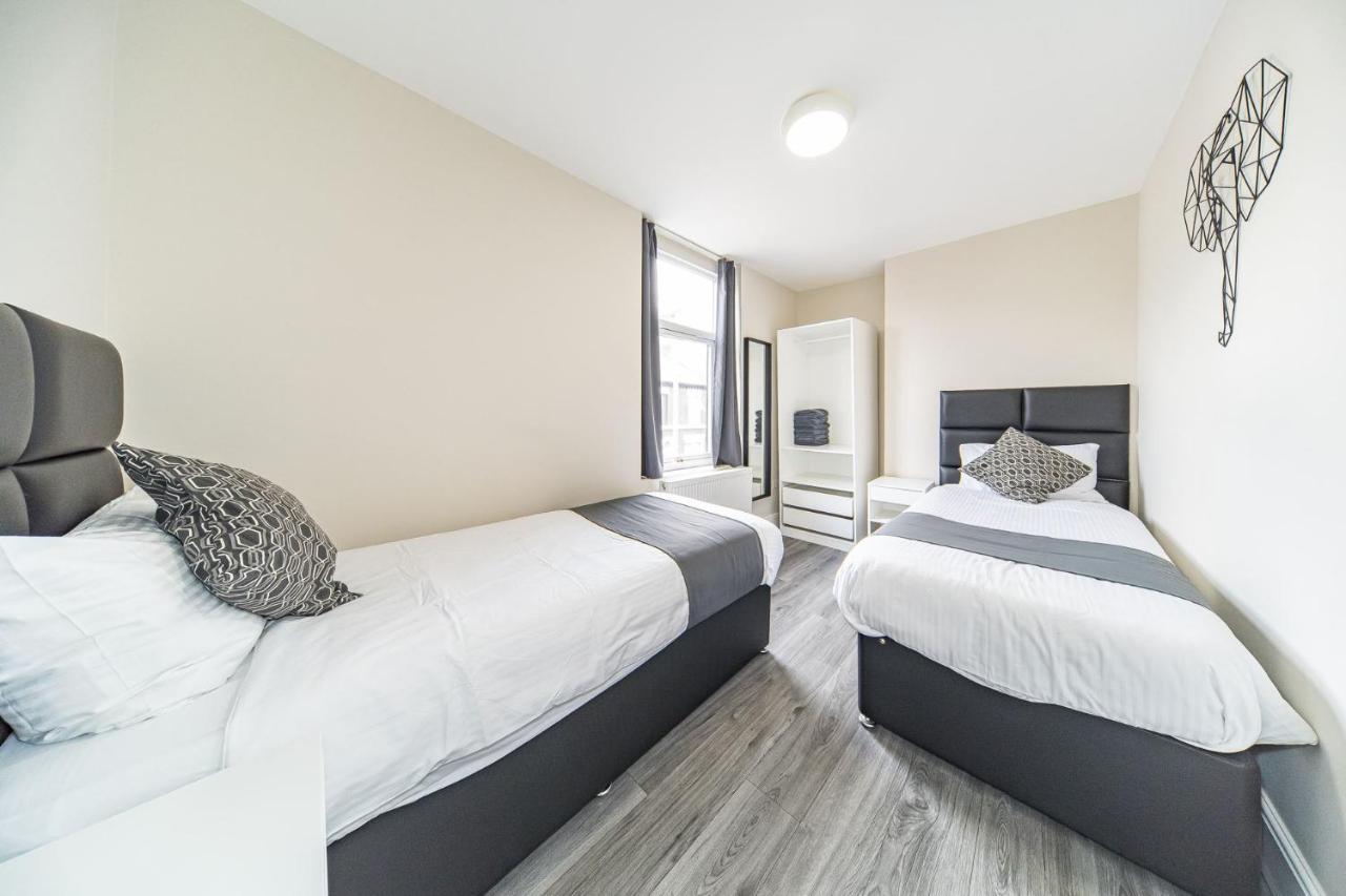 Ryan Air I Bnb - Huge 4 Bedroom House With Free Parking Liverpool Buitenkant foto