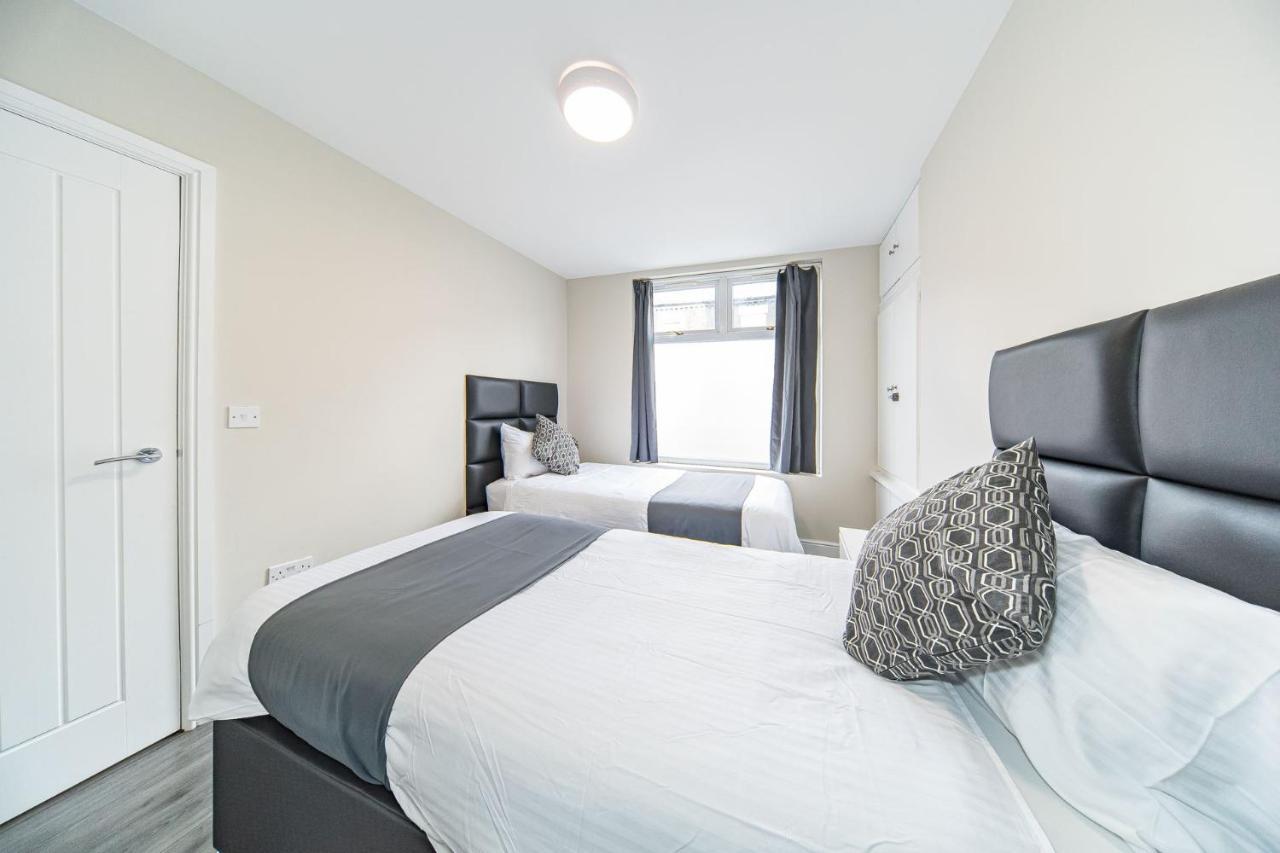 Ryan Air I Bnb - Huge 4 Bedroom House With Free Parking Liverpool Buitenkant foto