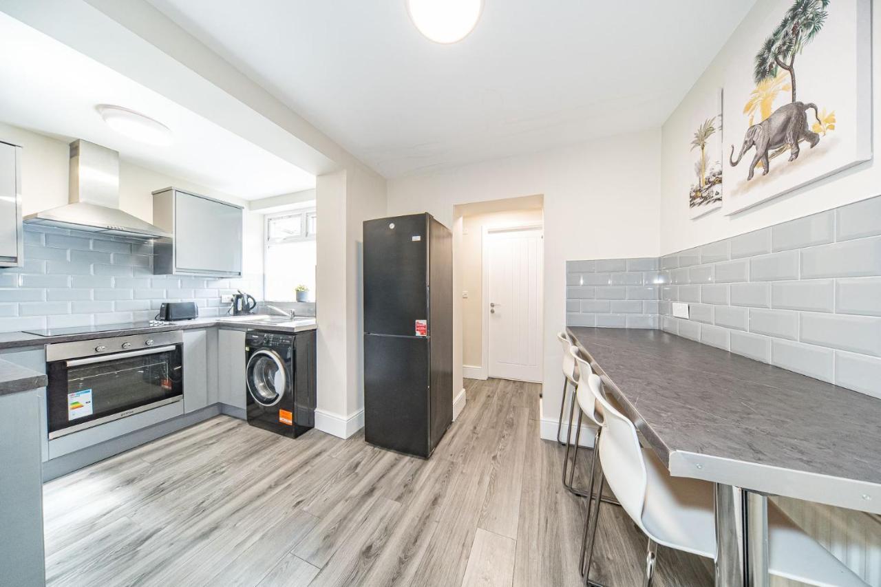 Ryan Air I Bnb - Huge 4 Bedroom House With Free Parking Liverpool Buitenkant foto